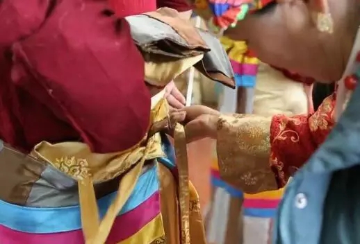 Tibet : une troupe de danse des personnes agées