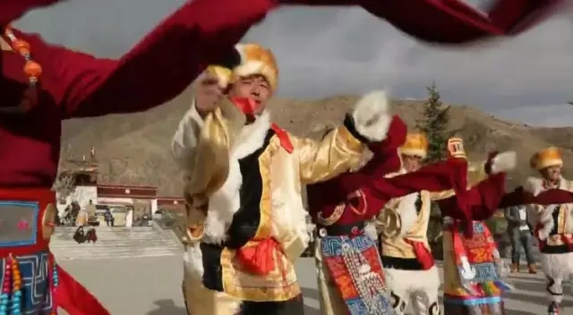 Tibet : une troupe de danse des personnes agées