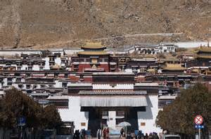 La reconstruction des lieux religieux à Shigatsé se fait de manière ordonnée