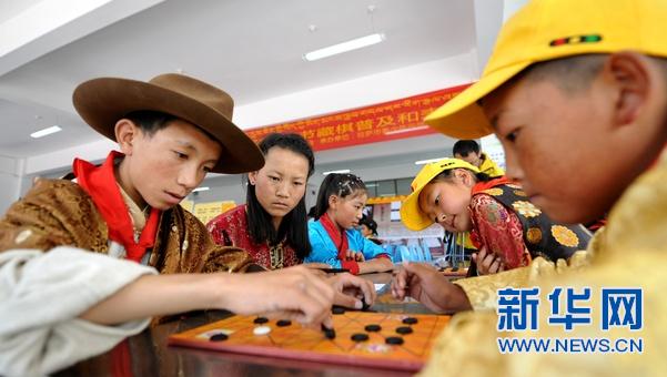 Les échecs tibétains traditionnels lors du Festival de Shoton