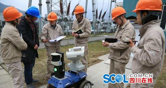 Première inspection par robot d’une station de transformation électrique dans les régions tibétaines du Sichuan