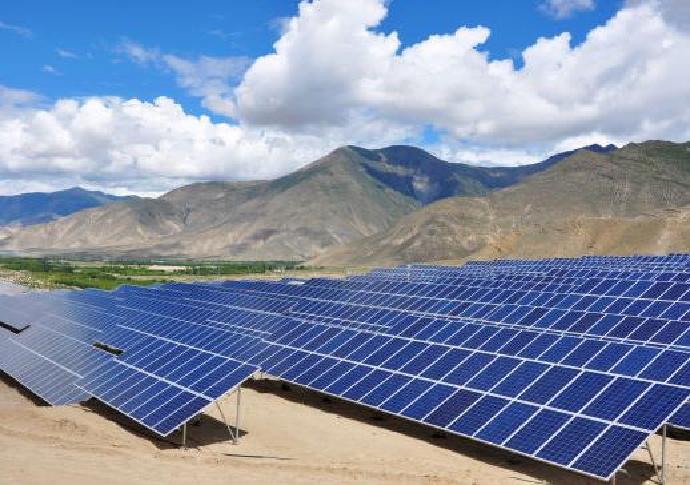 Tibet: les projets d'énergies renouvelables protégeront la terre sainte enneigée