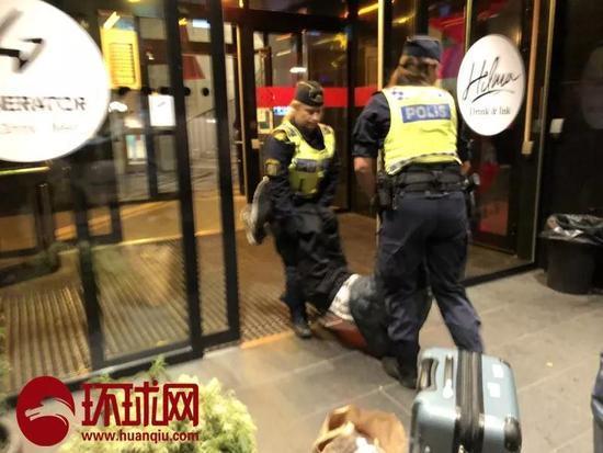 l'ambassade de Chine condamne la brutalité de la police locale envers des touristes chinois.jpg