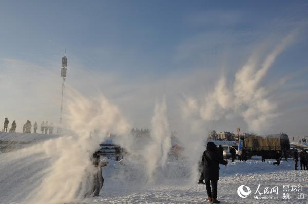 Nord-est de la Chine : si froid que l'eau chaude se transforme immédiatement en neige