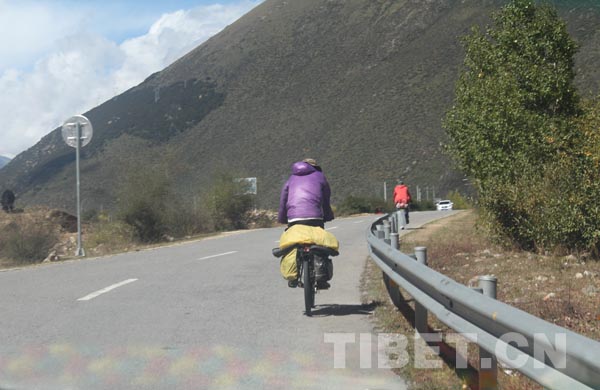 Les braves sur l'autoroute Sichuan-Tibet