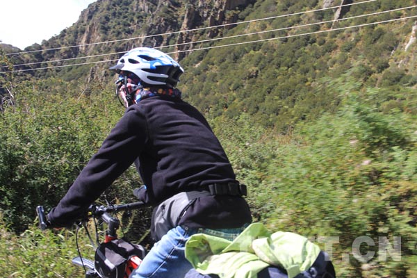 Les braves sur l'autoroute Sichuan-Tibet