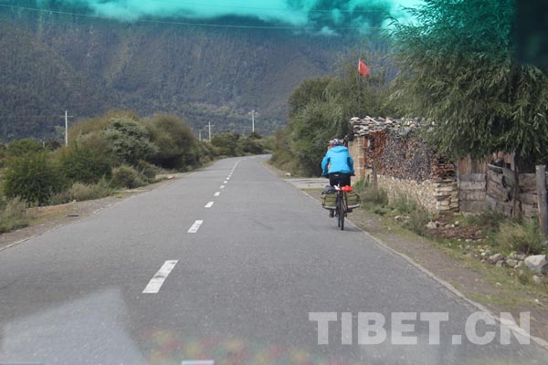 Les braves sur l'autoroute Sichuan-Tibet