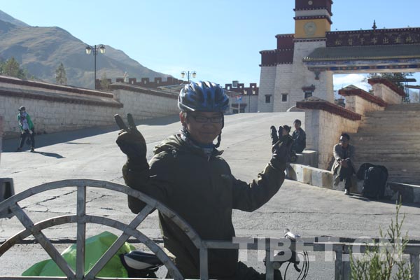 Les braves sur l'autoroute Sichuan-Tibet