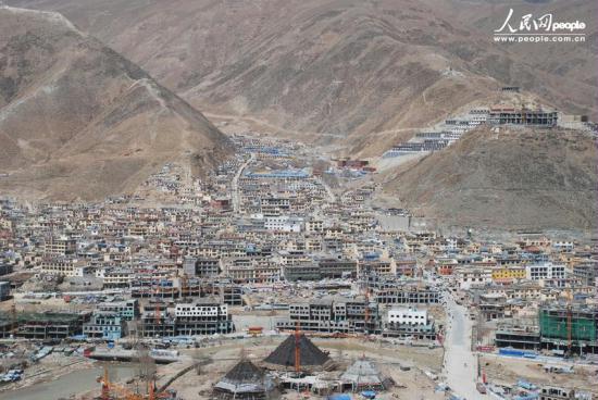 Le séisme d’une magnitude 7,1 dans la préfecture autonome tibétaine de Yushu a pris près de 2.700 vies. Le village de Jiegu a été complètement rasé. Aujourd'hui, trois ans après, les infrastructures à