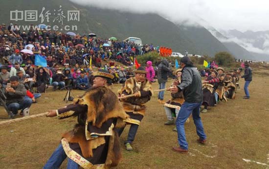 Ouverture du Festival touristique et culturel du folklore de Gongbo gyamda au Tibet