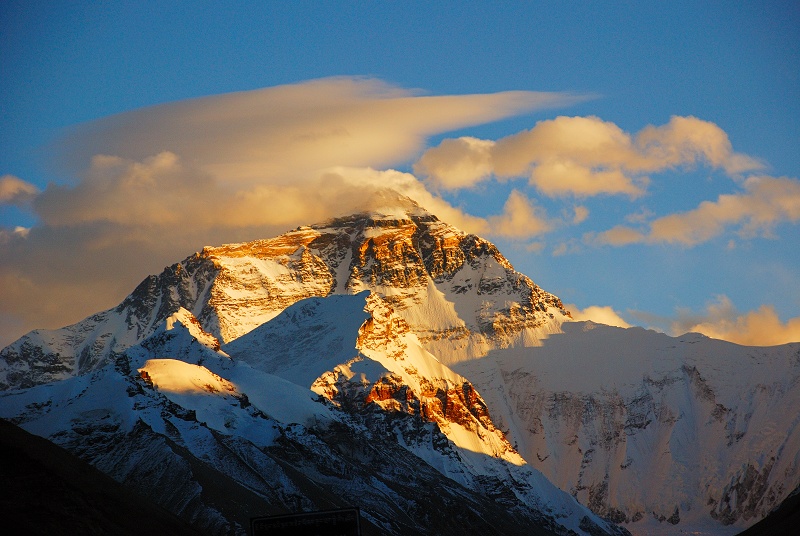 Le majestueux mont Qomolangma